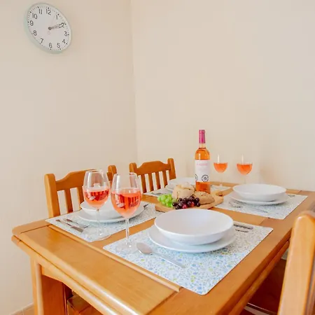 Casa Ocean Breeze, Two Bedrooms, 100m From The Beach! * Portimão