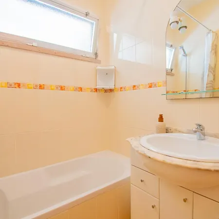 Casa Ocean Breeze, Two Bedrooms, 100m From The Beach! *