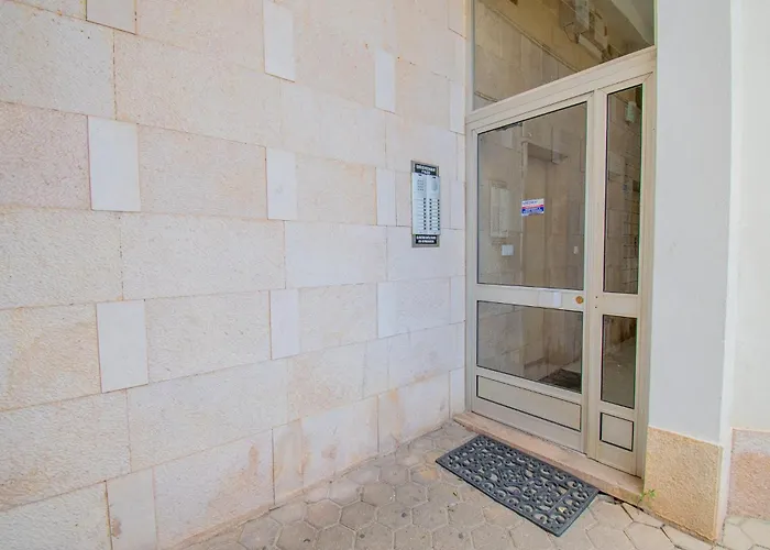 Daire Casa Ocean Breeze, Two Bedrooms, 100m From The Beach!