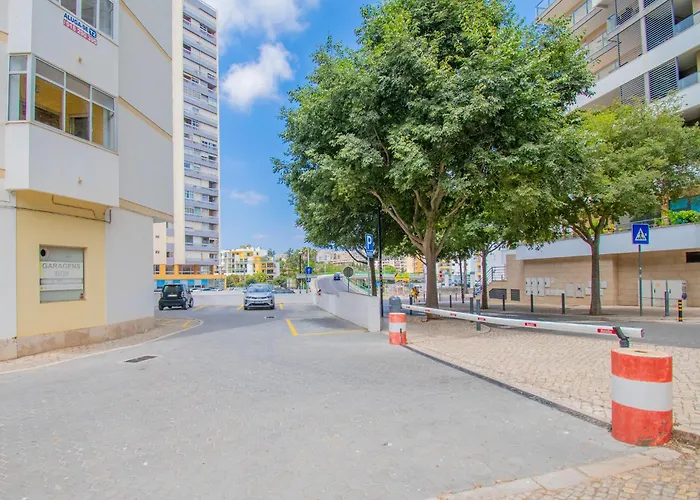 Daire Casa Ocean Breeze, Two Bedrooms, 100m From The Beach! *