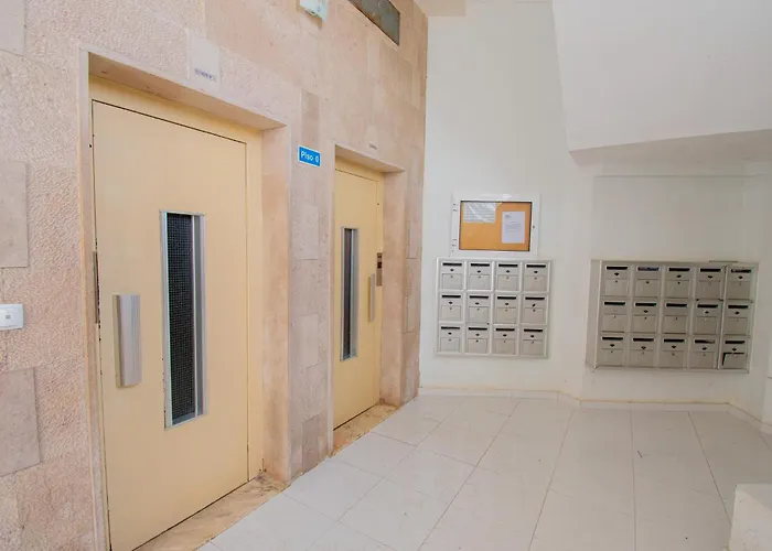 Daire Casa Ocean Breeze, Two Bedrooms, 100m From The Beach!