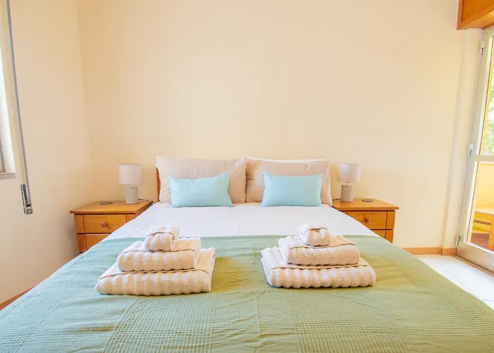 Daire Casa Ocean Breeze, Two Bedrooms, 100m From The Beach! *