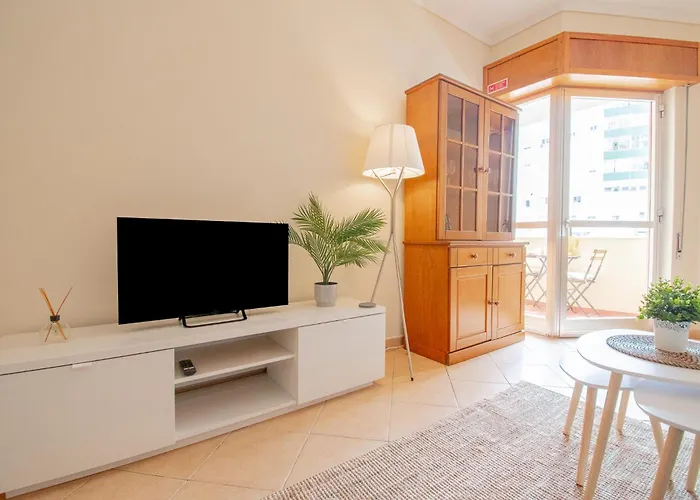 Daire Casa Ocean Breeze, Two Bedrooms, 100m From The Beach! *