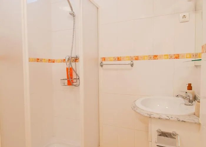 Casa Ocean Breeze, Two Bedrooms, 100m From The Beach! Daire