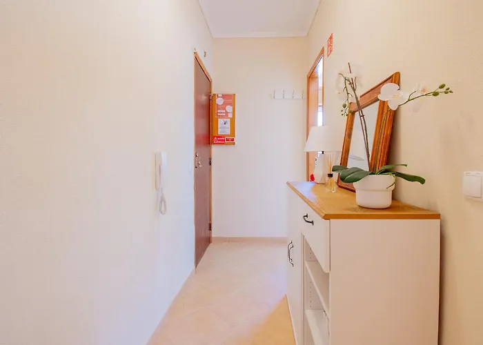 Daire Casa Ocean Breeze, Two Bedrooms, 100m From The Beach! *