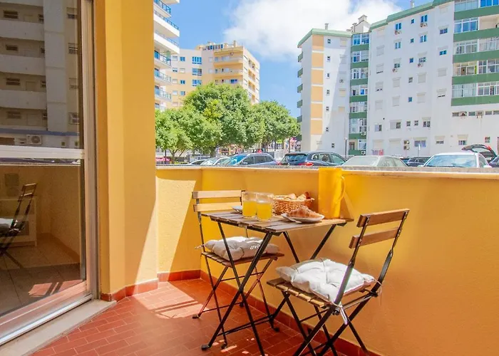 Casa Ocean Breeze, Two Bedrooms, 100m From The Beach! Daire Portimão