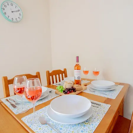 Casa Ocean Breeze, Two Bedrooms, 100m From The Beach! * Portimão